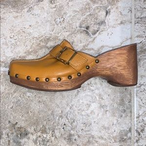 BCBG Paris leather clogs